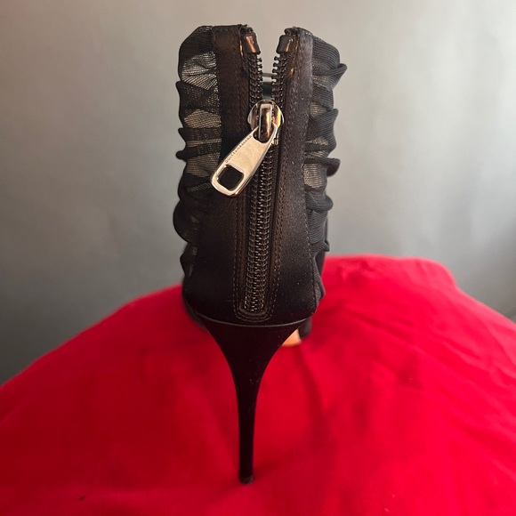 ⭐️🎉HOST PICK 🎉⭐️ Dolce & Gabbana Sheer Net Shoe - Picture 8 of 12